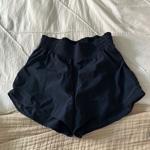 Lululemon high rise hotty hot 4” short